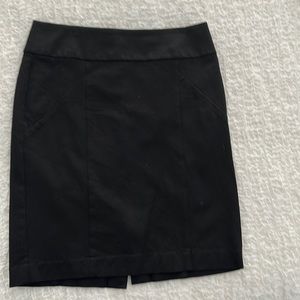 Banana Republic black size 6 stretch skirt with zipper in the back